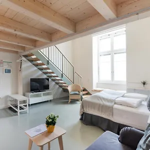 Vorgarten - Central, New And Stylish For Your Comfortable In Avusturya